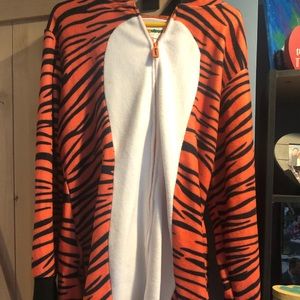Women’s tiger costume